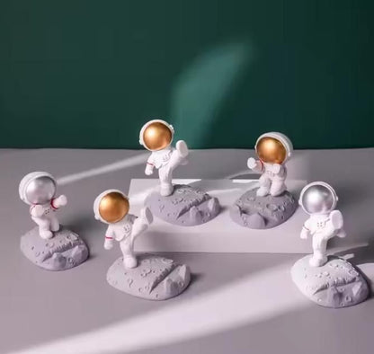 Nordic Style Astronaut Mobile Phone Stand – Unique Desktop Holder for Smartphones (Random Color, 200g)